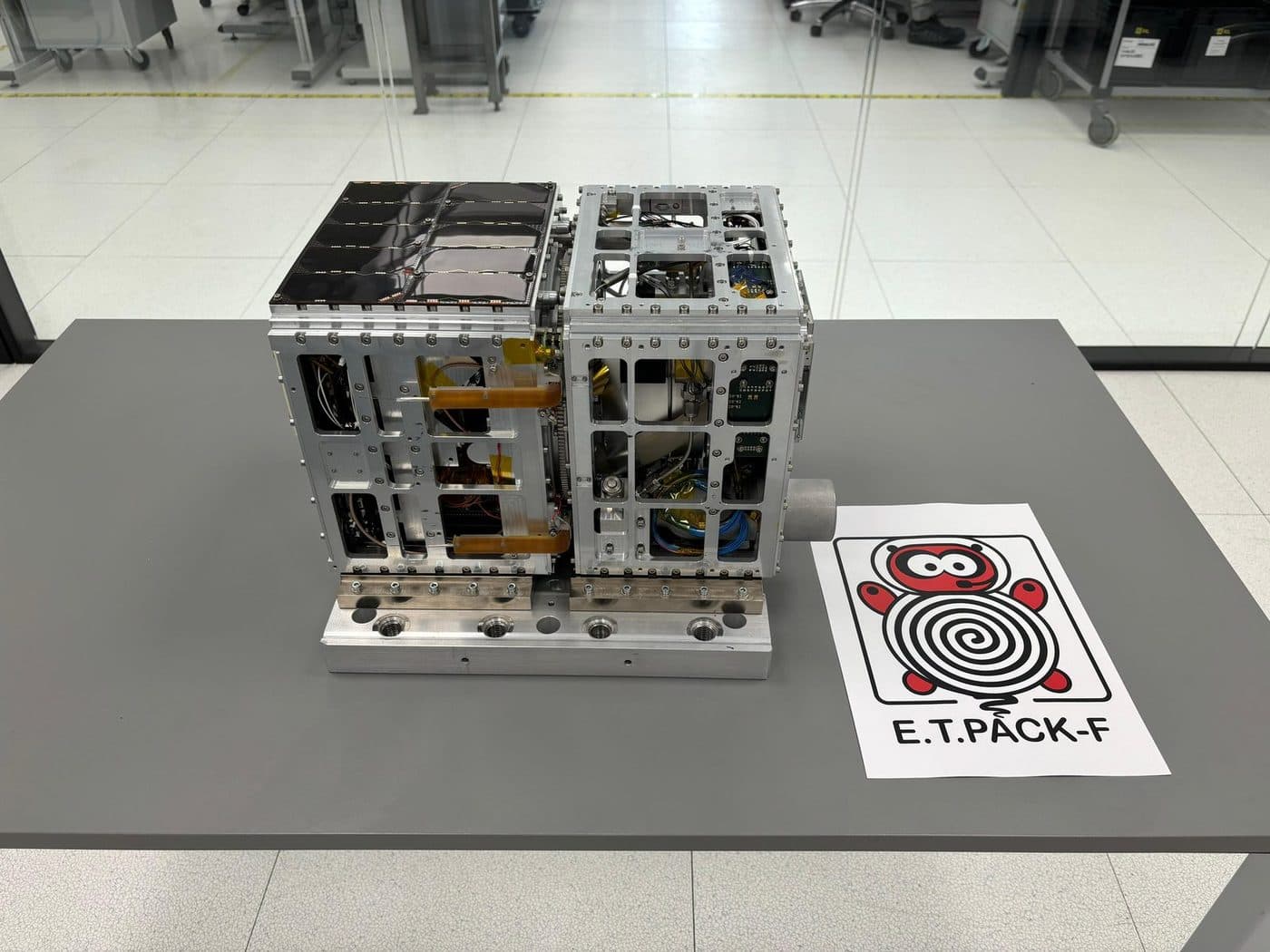 E.T.PACK-F deorbit device hardware