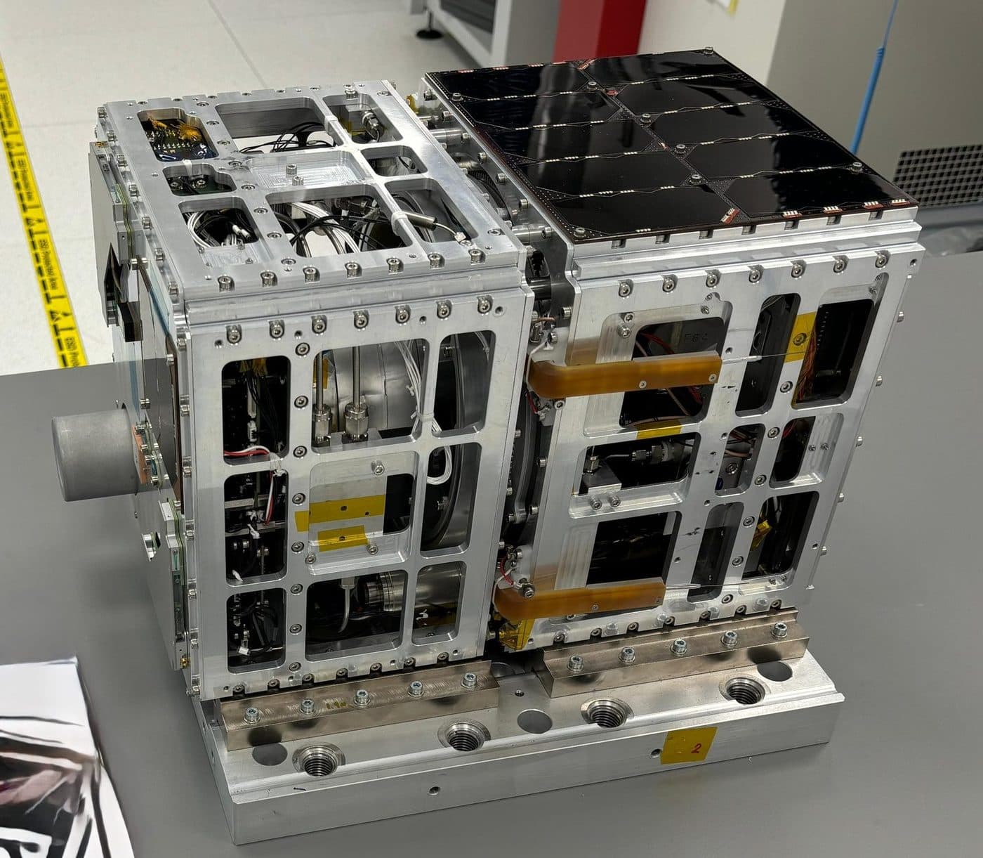 E.T.PACK-F deorbit device hardware, detail view