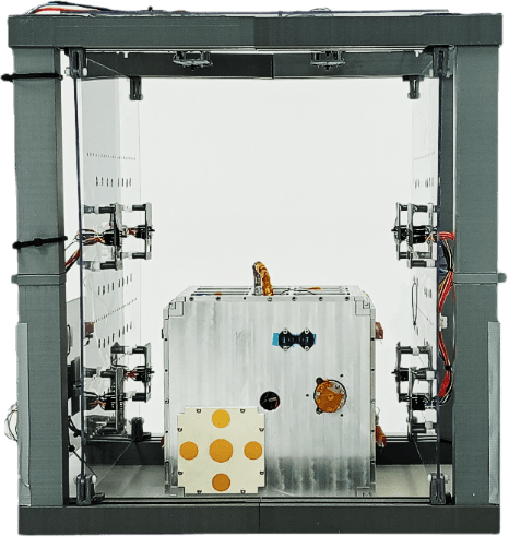 MADES: adjustable frame with magnetic sensors around a small satellite under test