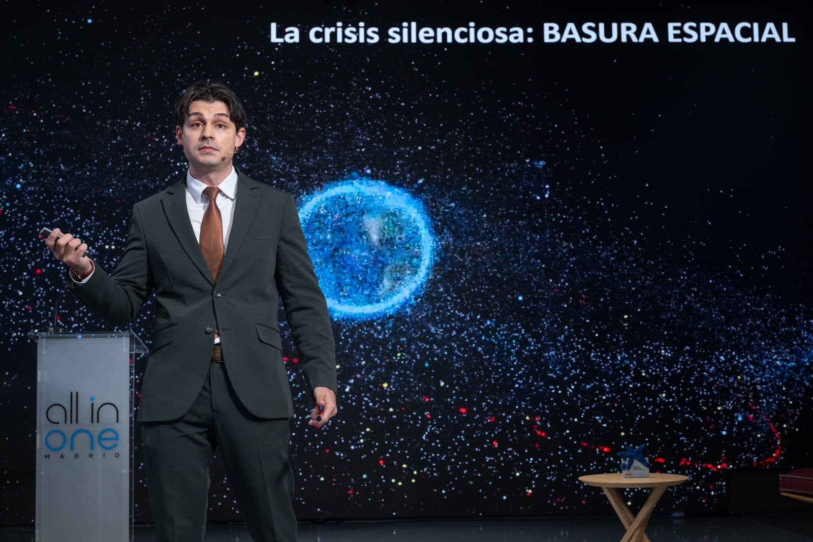 Jesús Manuel Muñoz Tejeda presenting PERSEI Space at an industry event